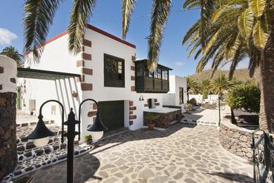 Holiday home Villa Haria LUX by EscapeHome