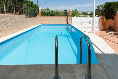 Guest house Habitaciones Iraizas con piscina