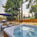 Отель Cozy Columbia River Retreat with Hot Tub and Grill!