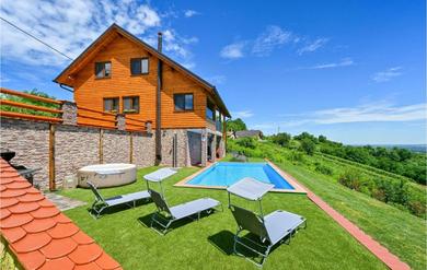 Holiday home Amazing Home In Grabrovnik With Outdoor Swimming Pool, Wifi And Heated Swimming Pool