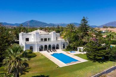 Вилла The Palace Marbella - Lavish Beachfront Villa
