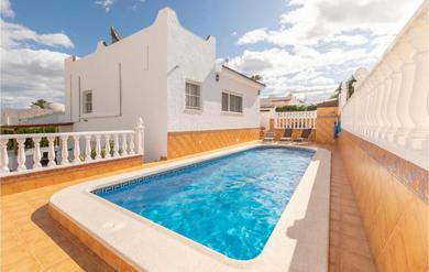 Дом отдыха Amazing home in San Miguel de Salinas with 2 Bedrooms, WiFi and Outdoor swimming pool