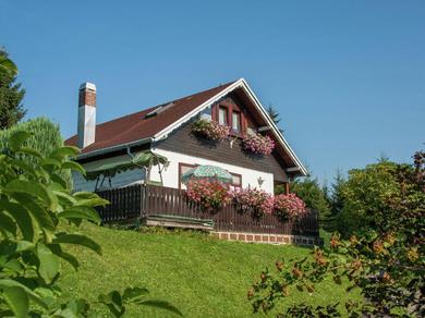 Дом отдыха Serene Holiday Home in Altenfeld with Private Terrace