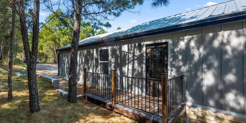 Отель Modern Cabin Nestled in a Pine Forest Near Austin
