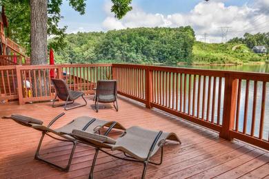 Waterfront Lake Keowee Family Townhome with Grill