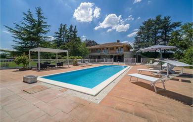 Holiday home Awesome Home In Asti With Jacuzzi, 5 Bedrooms And Outdoor Swimming Pool