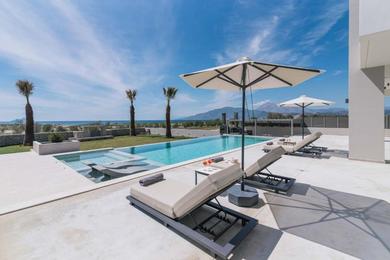 Вилла Grand Sea View Luxury Villa