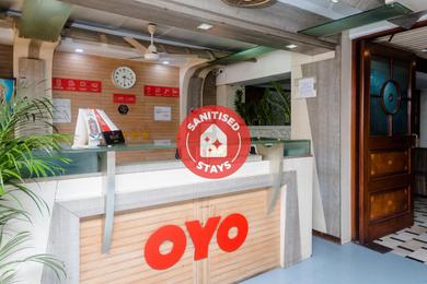 Hotel Vaccinated Staff- OYO Flagship 18502 Sahar International
