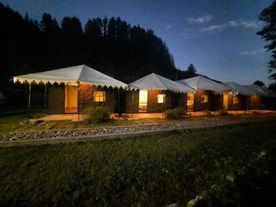 Luxury tent Infinity Adventure Camps