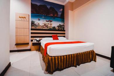Hotel Reddoorz Plus near Makassar Town Square