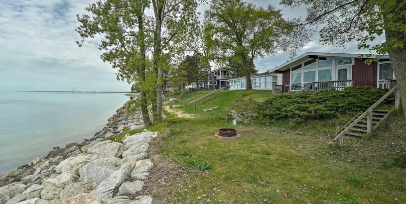 Holiday home Lakefront Cottage Near Wineries and State Parks!