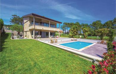 Holiday home Stunning Home In Pontevedra With 4 Bedrooms, Wifi And Private Swimming Pool