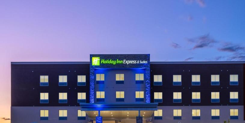 Отель Holiday Inn Express & Suites - Watertown, an IHG Hotel