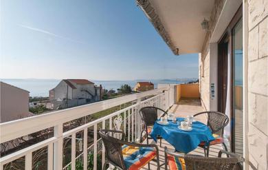 Two-Bedroom Apartment Podstrana with Sea View 08
