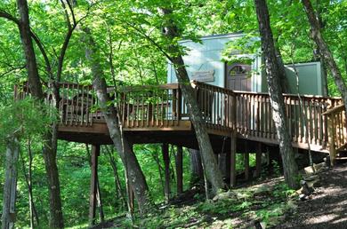 Chalet Seven Oaks - Treehouse with deck