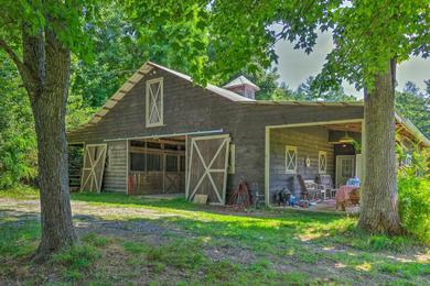 Holiday home Rustic and Authentic Farm Stay by DuPont Forest!