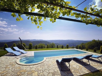 Hotel Spacious Villa with Pool and Parking in Lupoglav