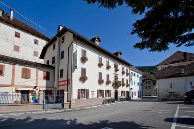 Отель Albergo Alle Alpi