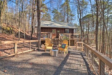 Holiday home Scenic Greers Ferry Cabin with Deck and Fire Pit!