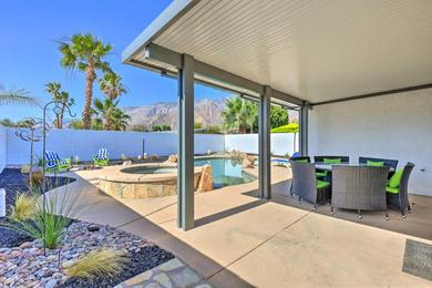 Holiday home Chic Palm Springs Escape with Pool and Mtn Views!