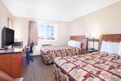 Motel Knights Inn and Suites - Grand Forks