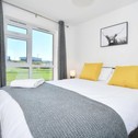 Апартаменты Regal House by True Stays - 3 Bedroom House in Stoke-on-Trent