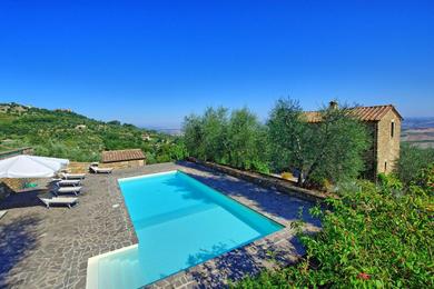 Montalcino Villa Sleeps 8 Pool WiFi