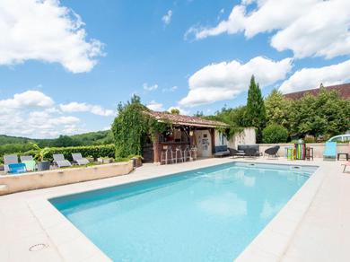 Fantastic Holiday Home in D gagnac with Jacuzzi