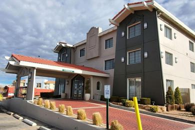 Отель La Quinta Inn by Wyndham Albuquerque Airport