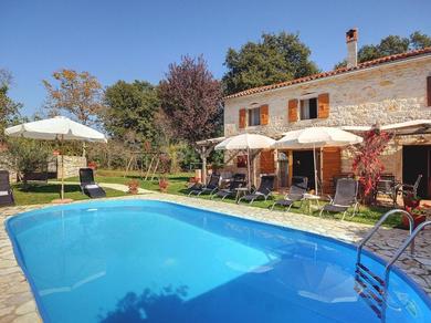 Rustic villa with private pool located in central Istria for relaxing holidays