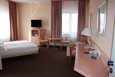 Отель Hotel Christinenhof garni - Bed & Breakfast