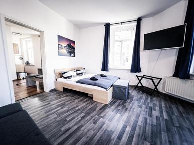 Top Apartment mit 2 Schlafzimmern & Esszimmer - schnelles Internet und nah zu Porsche, DHL & Flughafen