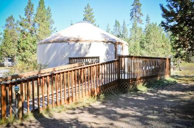 Guest house Bend-Sunriver Camping Resort Wheelchair Accessible Yurt 13