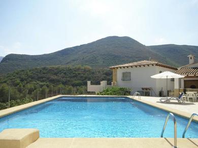 Villa Pleasant Villa in Adsubia Forna with Swimming Pool