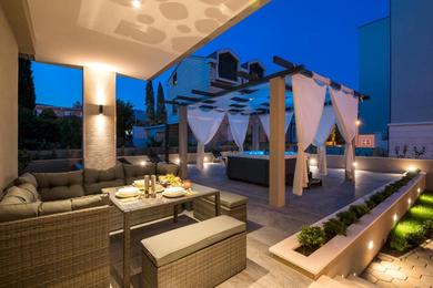 Family Apartment Dubrovnik - private jacuzzi terrace, private parking