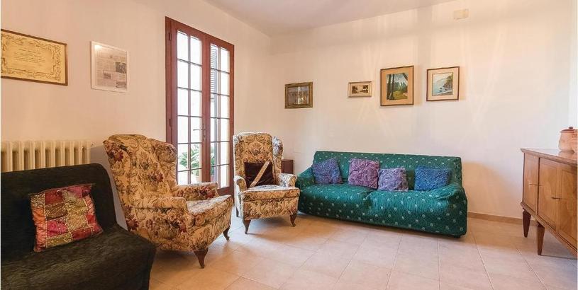 Apartments Amazing apartment in Marti PI with 3 Bedrooms, WiFi and Outdoor swimming pool