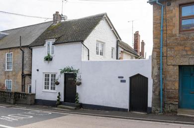 A Charming Cosy Cottage in Bridport