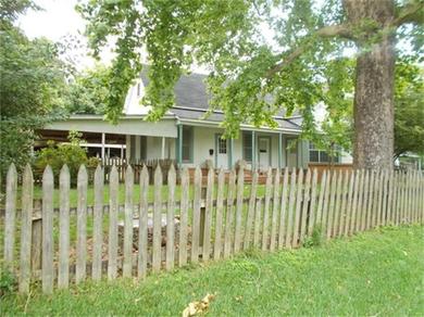 Nice & Spacious House in Silsbee w/ Self Check-in!