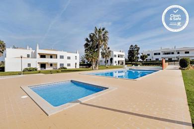 Apartments Pera Secret Garden & Pool by Homing