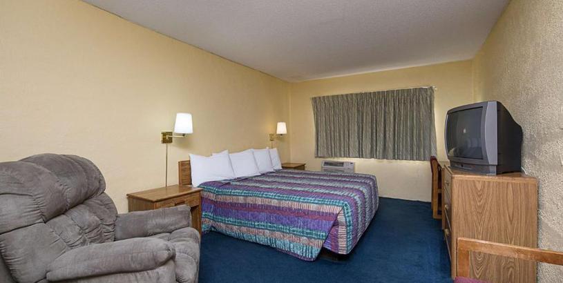 Hotel Motel 6-Moline, IL