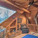 Дом отдыха Cozy Log Cabin Retreat in Lake Lure Village Resort