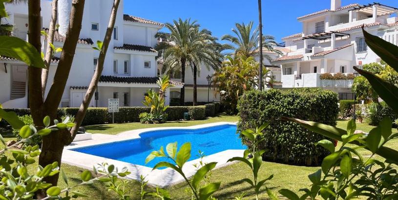 Apartments Apartamentos y casas SERINAMAR- Banús, Marbella