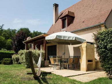 Holiday home Holiday Home in Castelnaud la Chapelle with Swimming Pool
