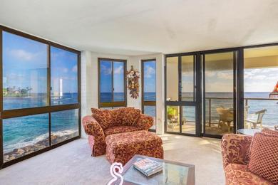 Apartments Oceanfront Cnr 1 Bed sweeping 270 degrees Ocean Views right on surf break