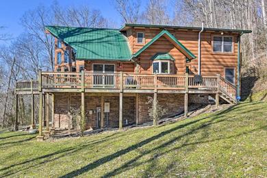 Holiday home Center Hill Lake Cabin with Wraparound Deck!