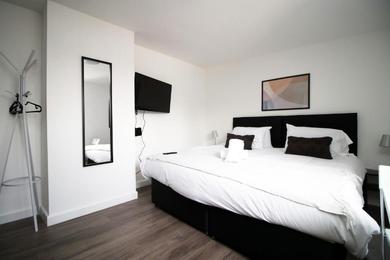 Апарт-отель Tŷ Suites 7 - New Aparthotel in Cardiff