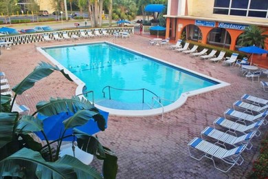 Hotel Centrally located Studio. Close to beach, with pool and restaurant on site