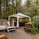 Holiday home Lovely 3 bedroom King bed WI FI Hot Tub fireplace river access hiking ski