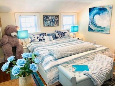 Гостевой дом Unused - Beach Room - Relaxing Bedroom, 4K TV, Fridge, Dining Table, Microwave, Desk, Coffee maker