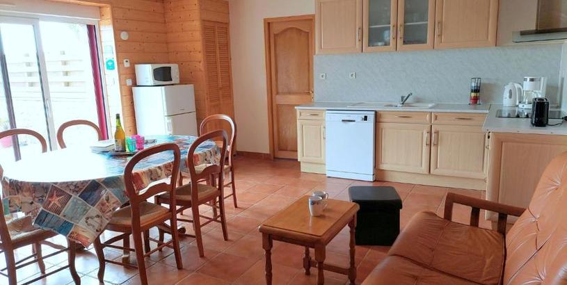 Holiday home Semi-detached house with sea views, Cléder